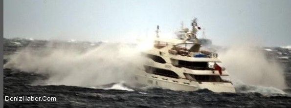 Bodrum'da Fırtınaya Yakalanan Yat Kaptanı Zor Anlar Yaşadı